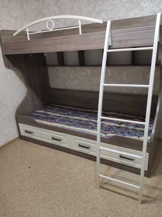 Продам шкаф и двухэтажный кровать