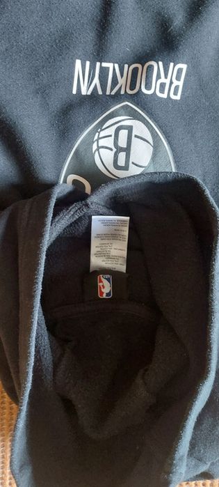 Спортен баскетболен екип и суитшърт