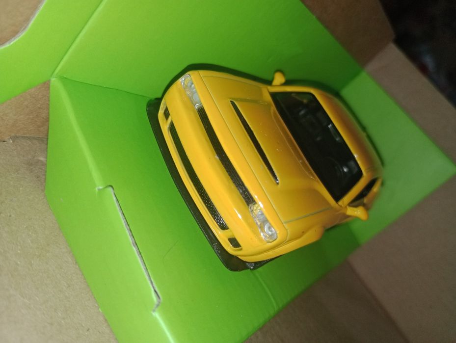 Модели машин 1/32. Yellow