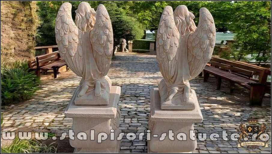 Set doi îngerași cu soclu, galben antichizat, model S27-S59.