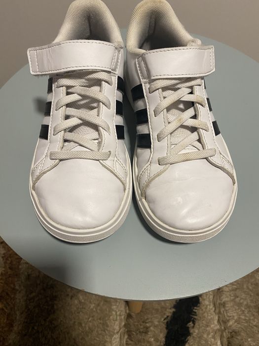Adidasi Adidas marimea 33