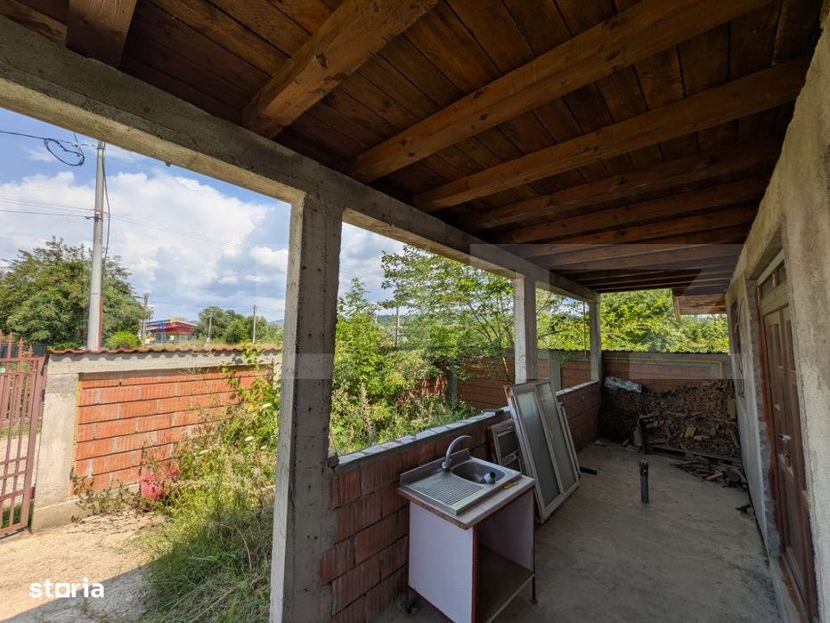 Casa semi-finisata de vanzare, 299 mp, zona Moreni