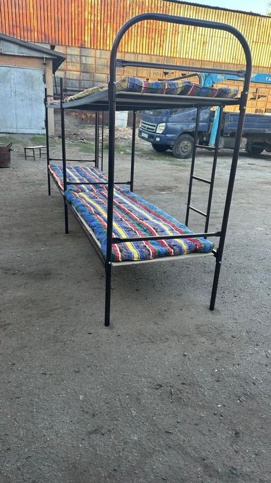 Двухъярусная кровать