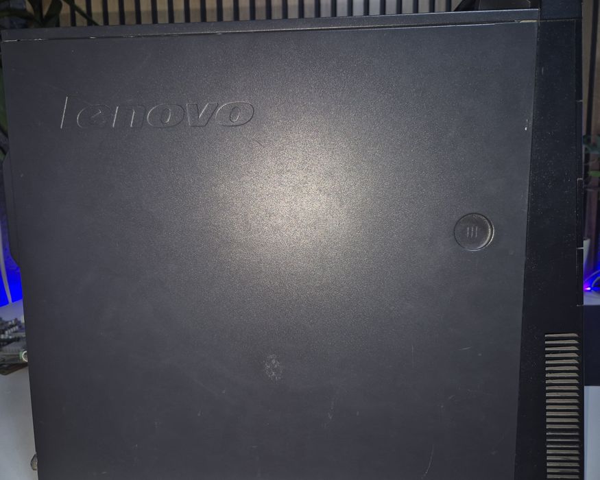 Компютърна кутия Lenovo със захранване