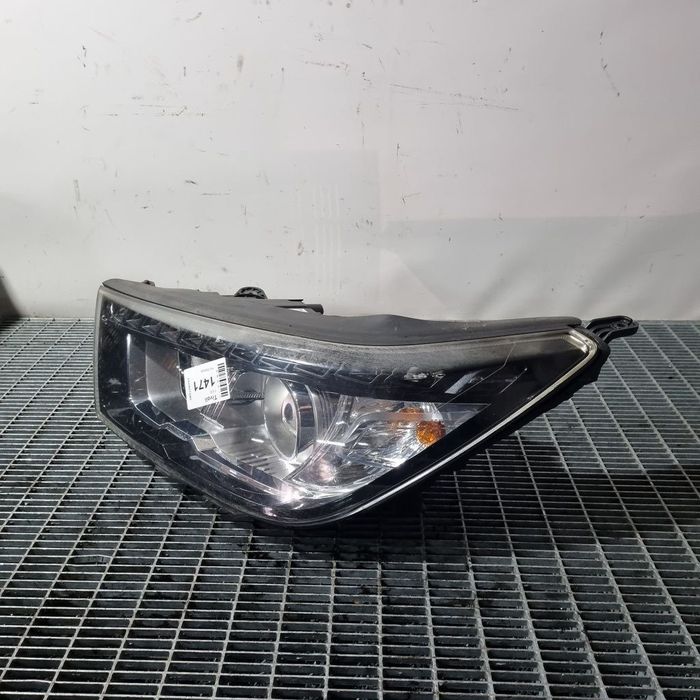 Far Stanga SsangYong Tivoli 2015 - 2019 SUV 4 Usi (1471) Cu lupă