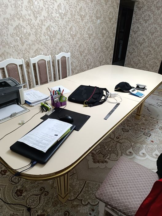 Стол для гостей без стулья