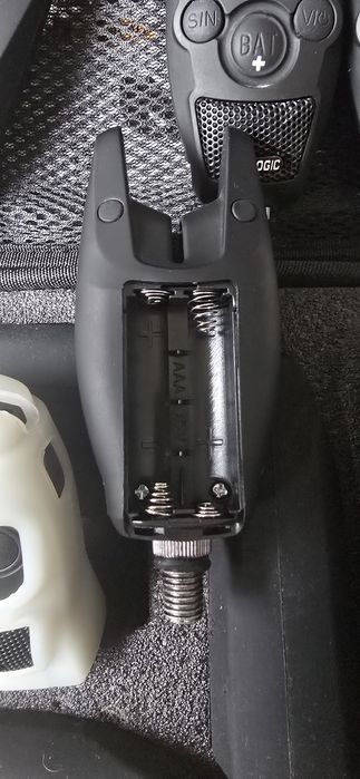 Senzori  / avertizori  Prologic BAT+ – 4 buc + receiver + husă