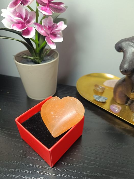 Cristal din Selenit în formă de inimă