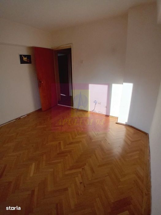 Vanzare apartament de 4 camere la Casa Poporului-stradal — fotografia 3
