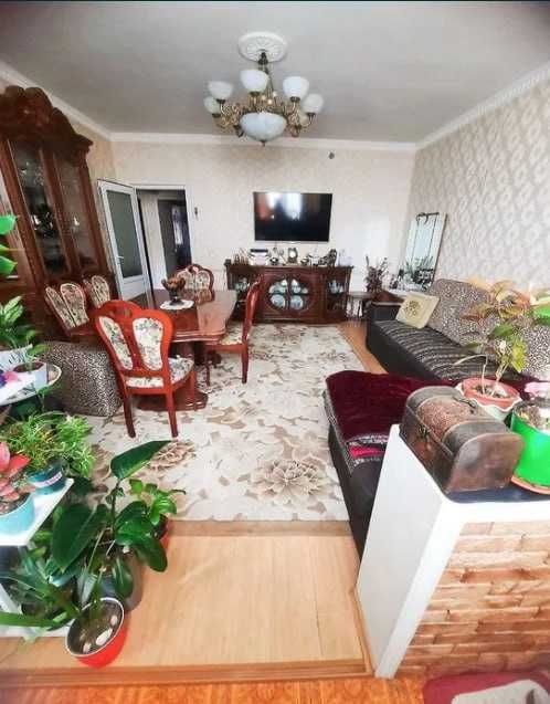 Центр Квартира 3 комнатная 4 этаж Ойбек Вестминистерский Универ