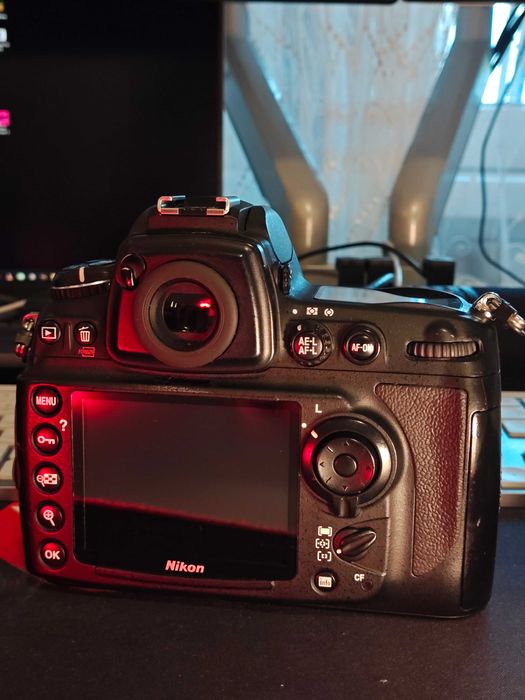 Nikon D700 CMOS colour king + Nikkor AF-S 50mm f/1.8G CA NOU