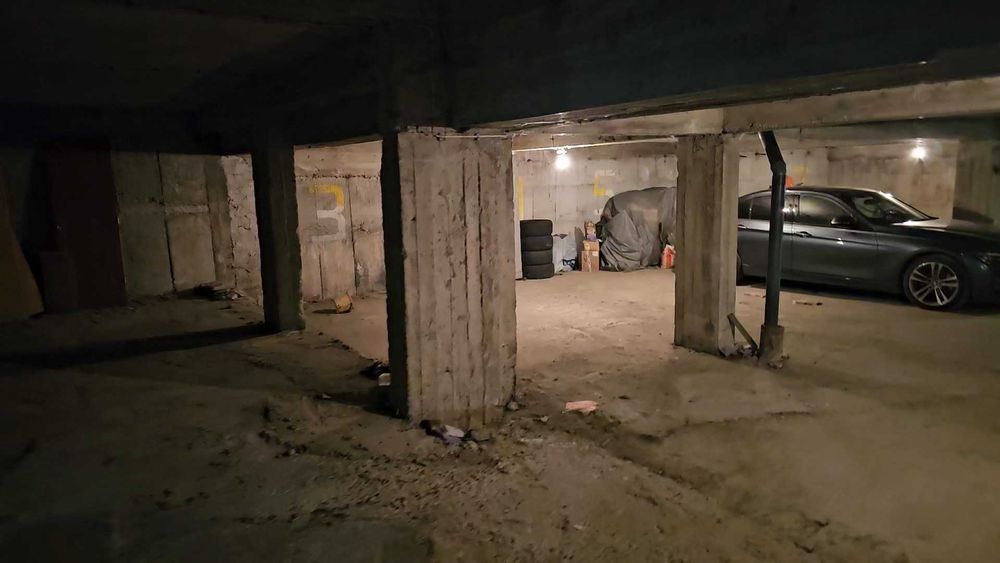 Дава се под наем Гараж / Паркомясто в Бургас, Лазур - 17 кв.м за 102 € - Снимка #1