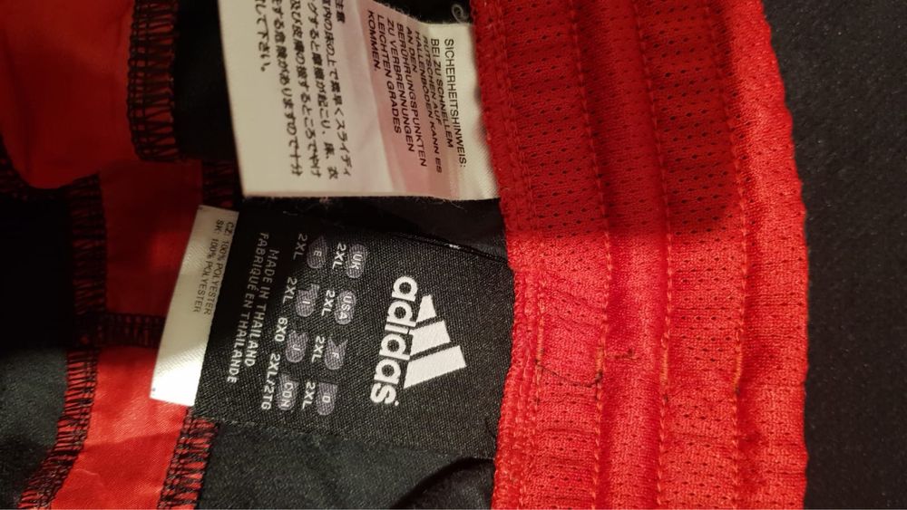 Продавам  панталони и тениска адидас 2XL