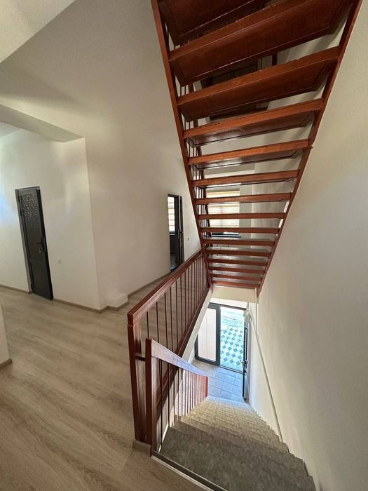 2 этаж весь помещения под офис