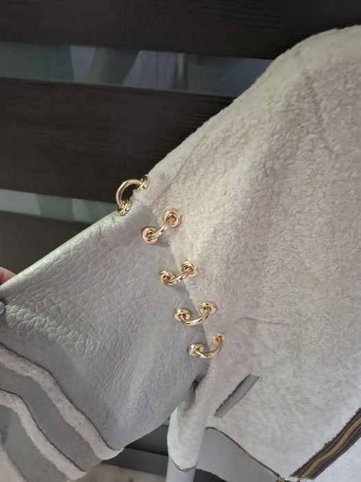 Продам женскую куртку