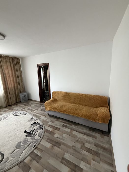 Inchiriez apartament micro 6