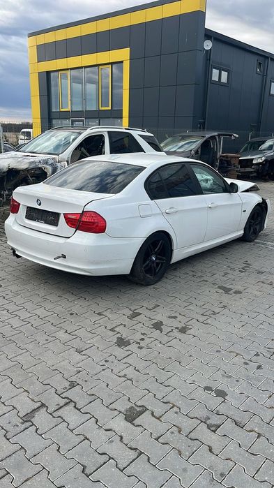 Dezmembram BMW seria 3 E90 facelift 320d din 2010