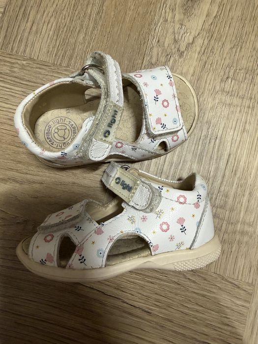 Продам детские сандалики