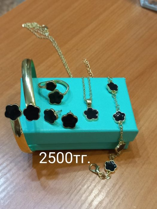 Продам набор за 2000тенге