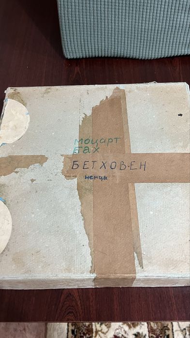 Виниловый проигрователь пластинок в комплекте