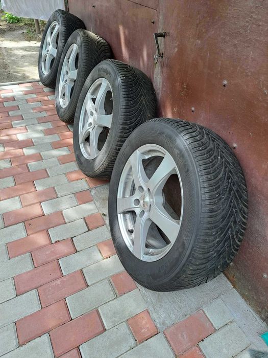 Jante R17 cu anvelope 235/55/R17 M+S.