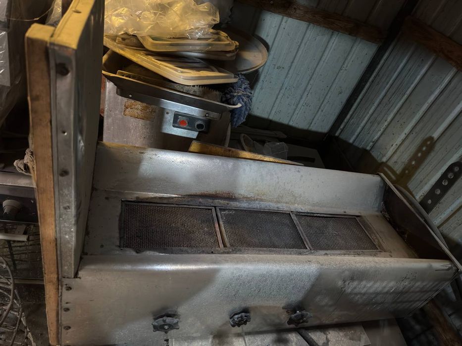 frezer,gamburger,toster aparatlar sotilad
