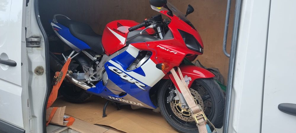 Vand Honda cbr 600f. 25000 km.