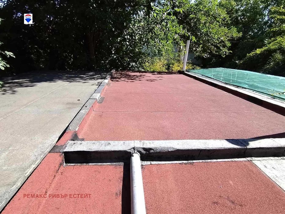 Масивен гараж за продажба кв. Дружба 1