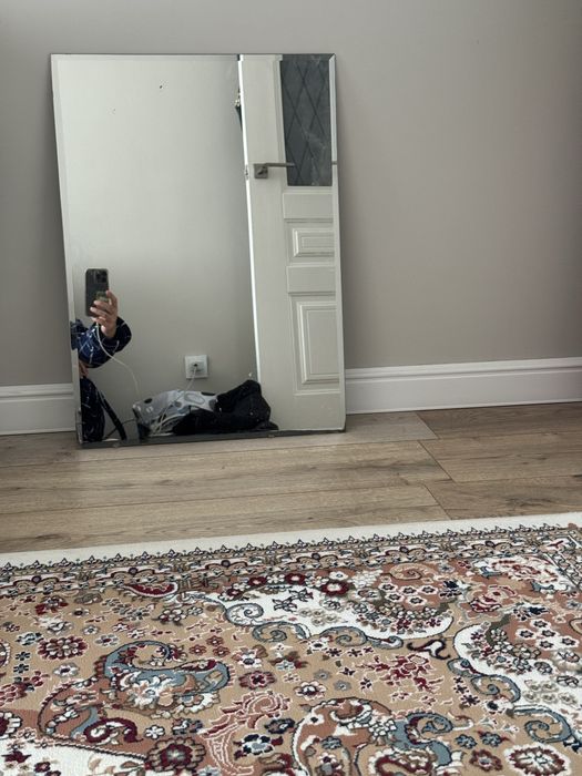 Зеркало 2 штуки.