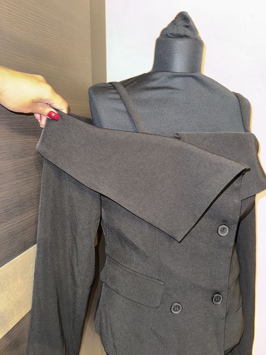 Sacou cu  umeri decupati