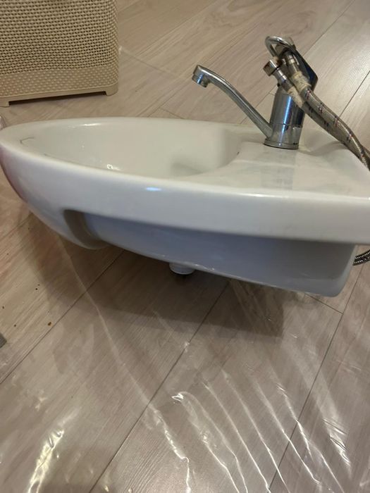 Продается раковина ванный комнаты