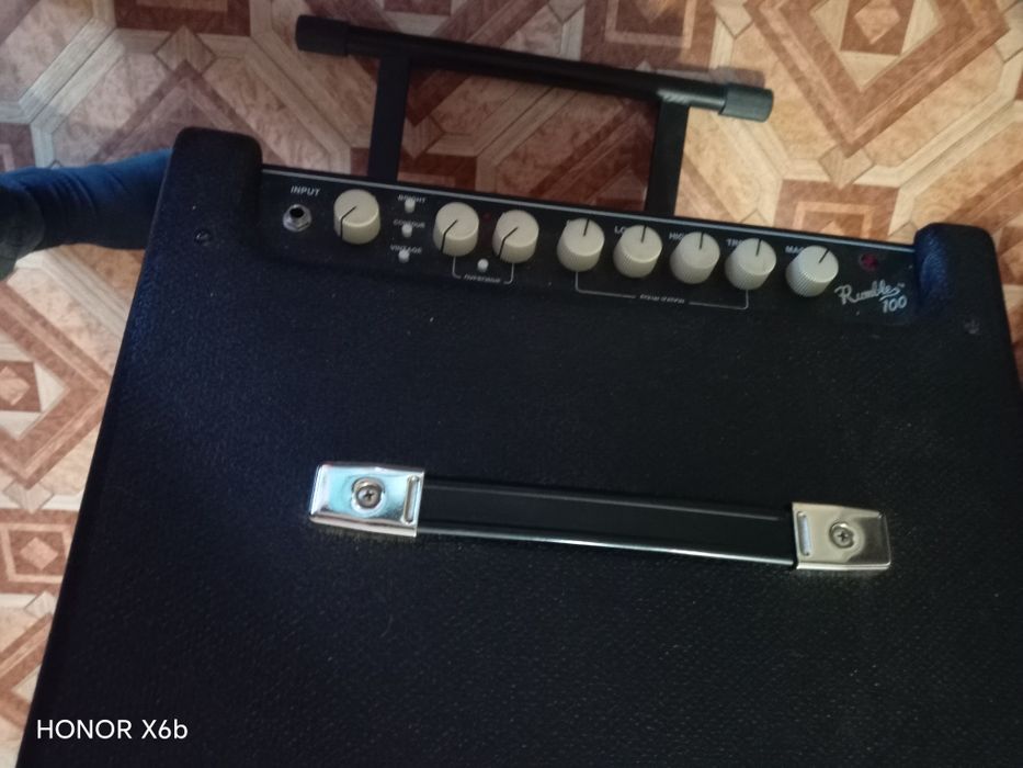 Fender Rumble 100 басовый