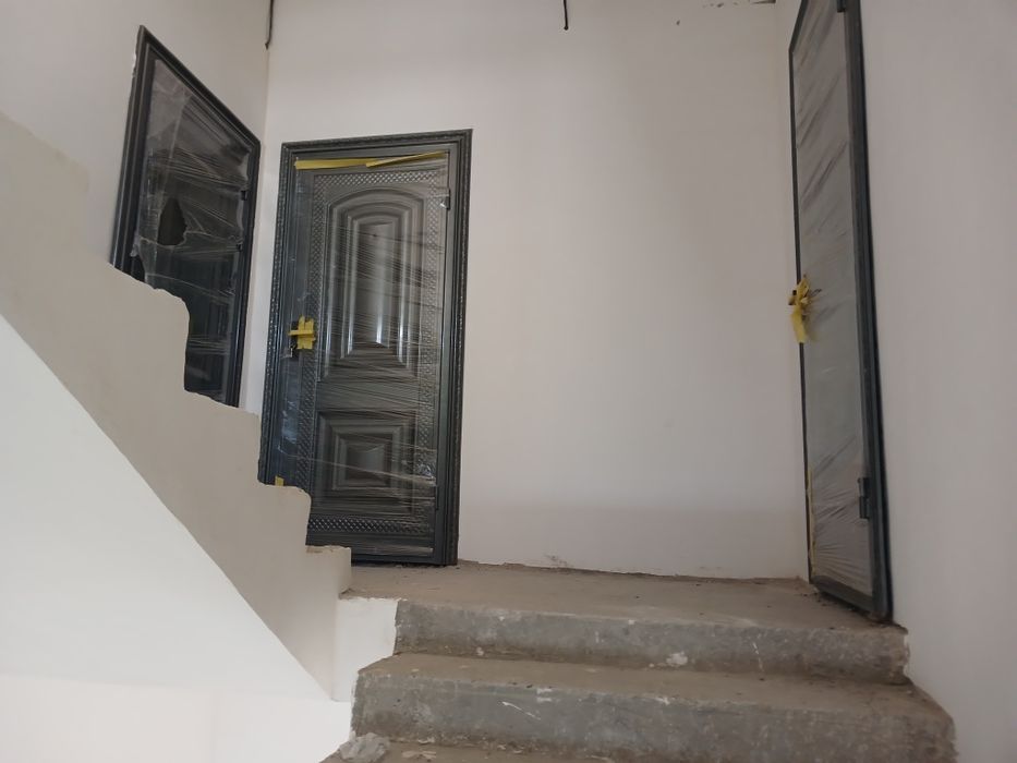 Продаётся сотилади ёки ижарага 3 этажли бино подвали бн.