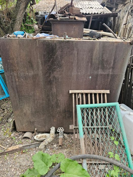 Продам емкасть 3куб