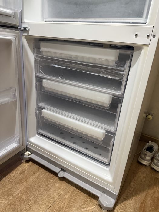 Холодильник Ariston Hotpoint продам