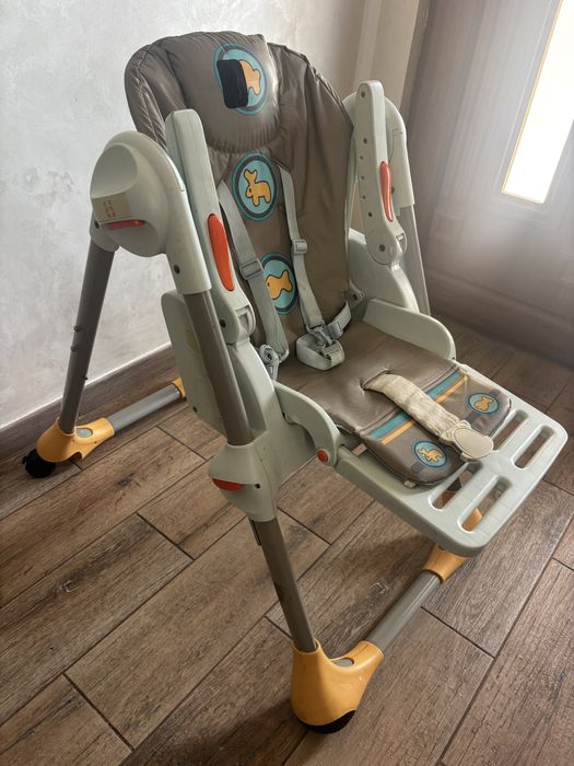Scaun de masa chicco+cadou suport baie