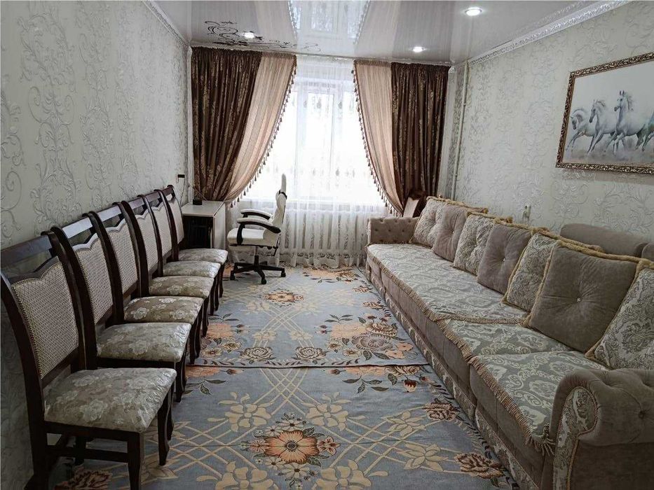 ?Трехкомнатная квартира на 8 микрорайоне, 1 этаж