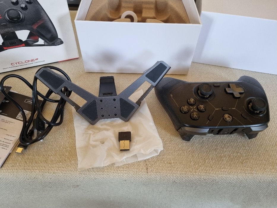 Wireless Game Controller Gamesir CYCLONE. Nou.