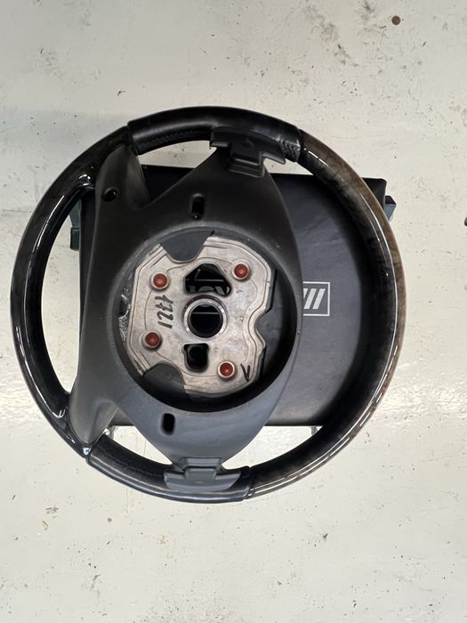 Махагонов волан с пера Mercedes W221 Facelift S класа