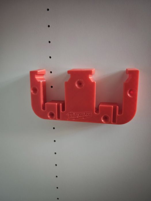 Suporți scule și baterii și multe alte obiecte printate 3D la cerere