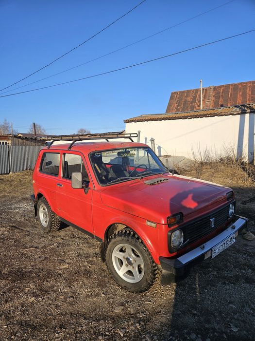 Автомобиль ваз лада 2121