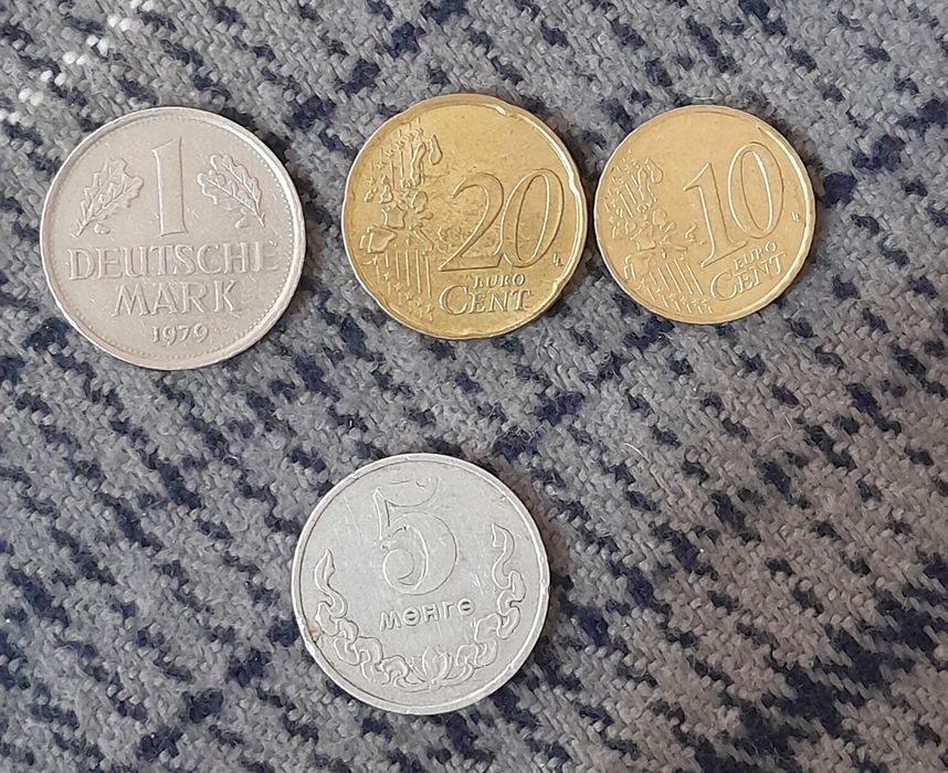 Продам монеты разные