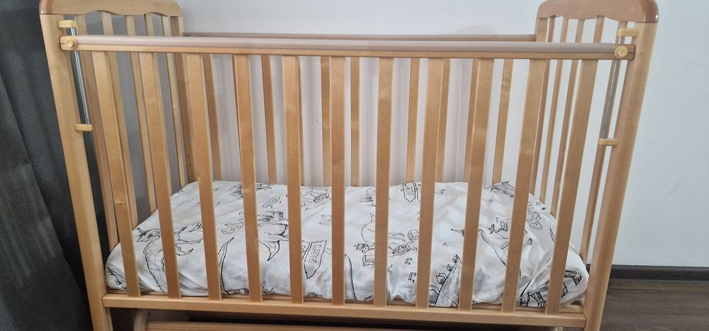 Кроватка детская с качалкой