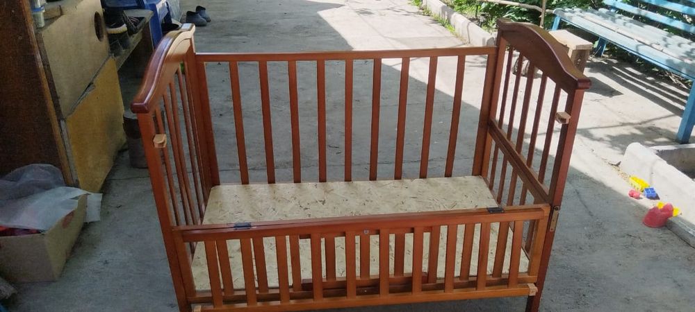 Кроватка детская без матраса