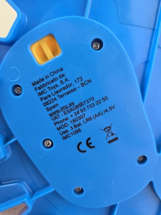 Мики Маус разказвач на приказки на италиански език