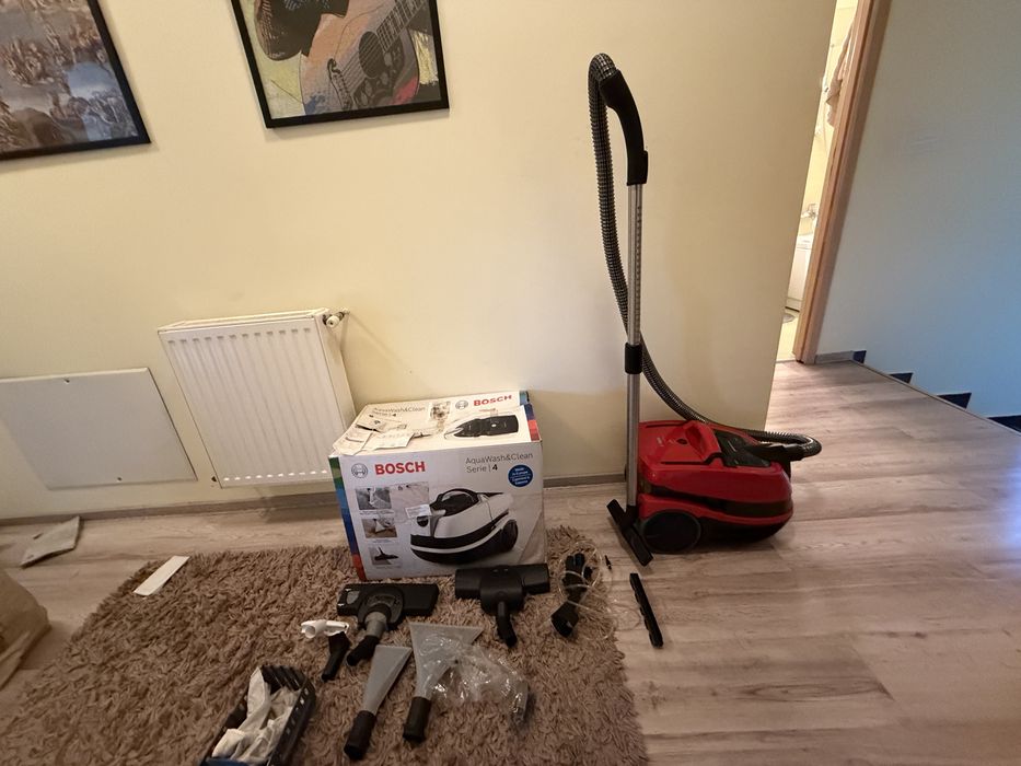 Bosch AquaWash&Clean Serie 4 – aspirator cu spălare / wet & dry – ca nou