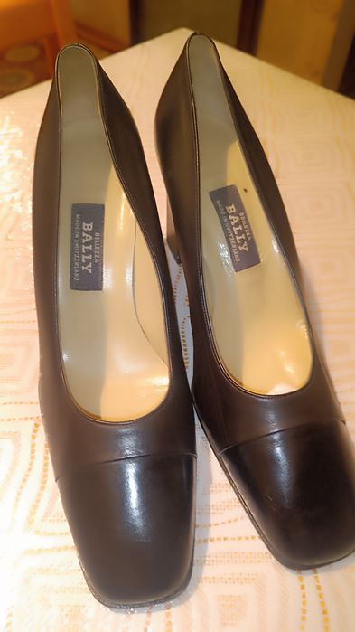 Женские туфли на каблуке.