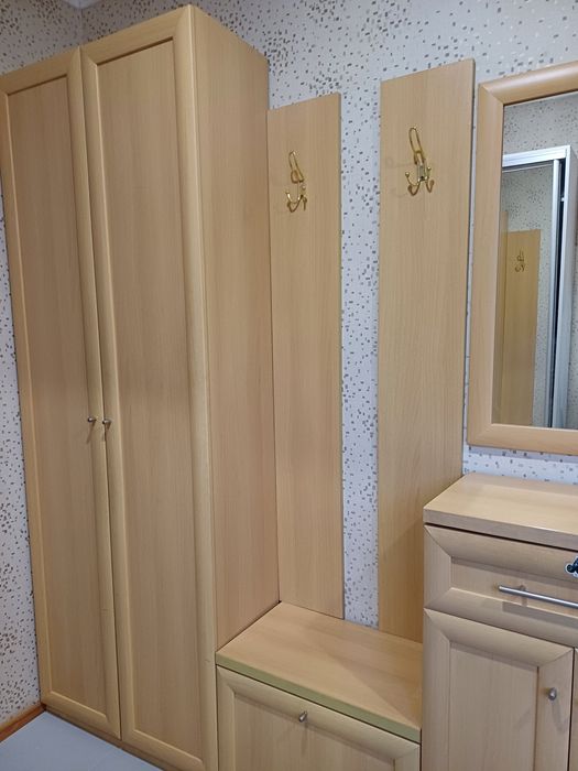 Мебельи б/у прихожка