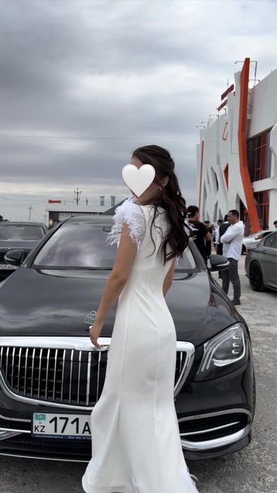 Платье женское.С перьями и камнями.Ручная работа