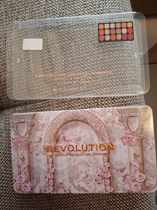 Палитра сенки Revolution Flawless Regal Romance
